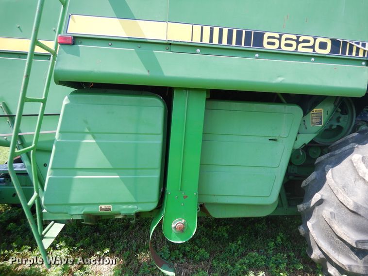 image for item DF6670 1980 John Deere 6620 combine