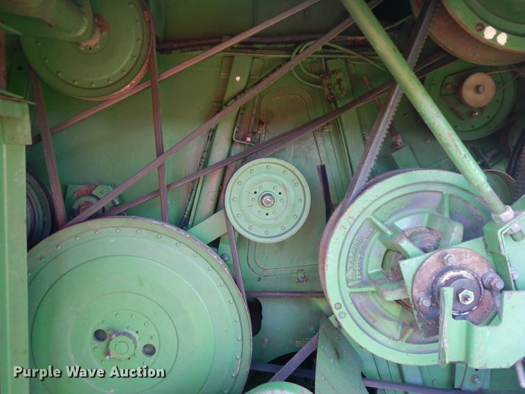 image for item DF6670 1980 John Deere 6620 combine