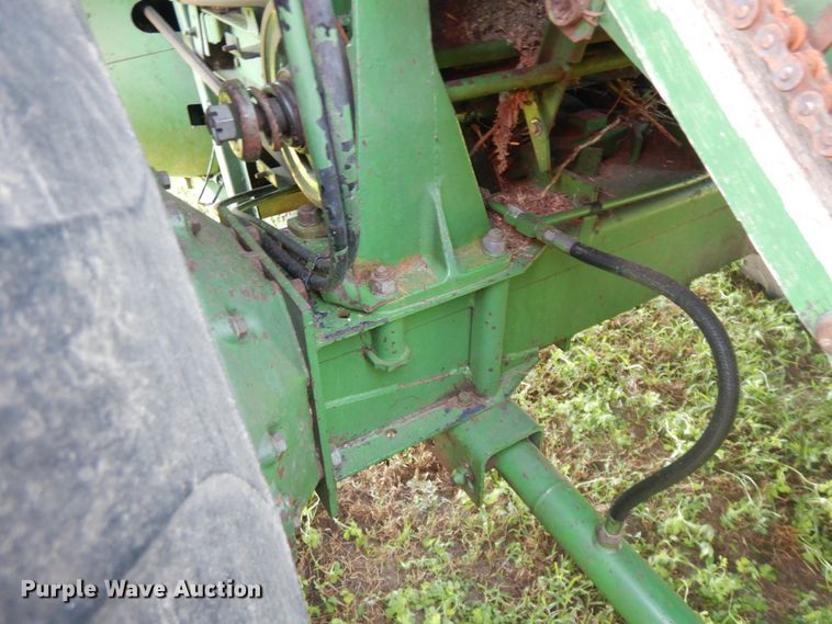 image for item DF6670 1980 John Deere 6620 combine