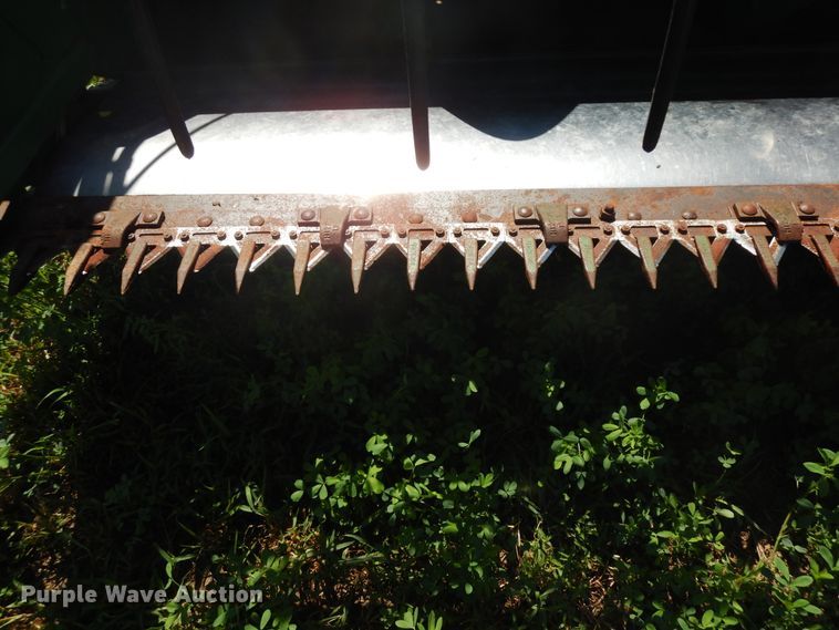 image for item DF6670 1980 John Deere 6620 combine