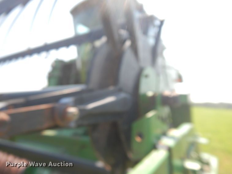 image for item DF6670 1980 John Deere 6620 combine