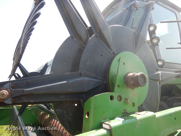 image for item DF6670 1980 John Deere 6620 combine