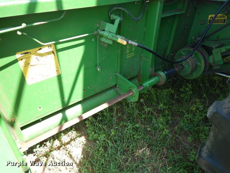 image for item DF6670 1980 John Deere 6620 combine