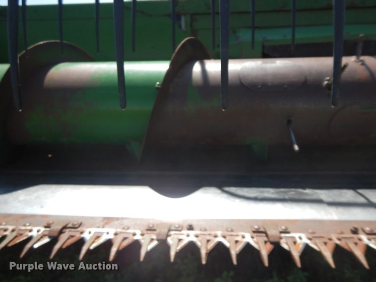 image for item DF6670 1980 John Deere 6620 combine