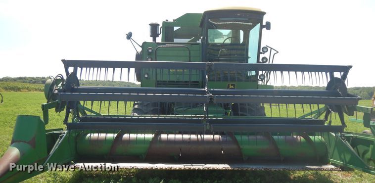 image for item DF6670 1980 John Deere 6620 combine