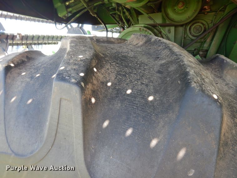 image for item DF6670 1980 John Deere 6620 combine