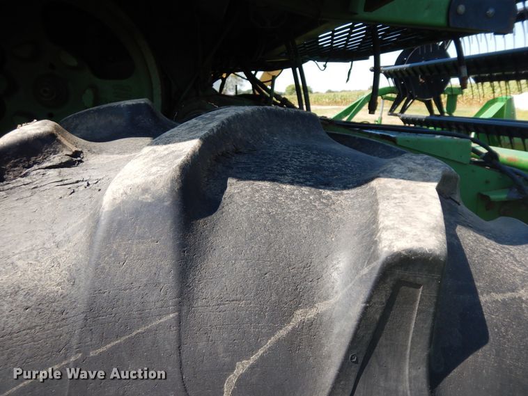 image for item DF6670 1980 John Deere 6620 combine