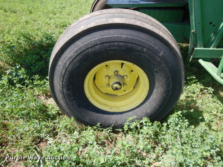 image for item DF6670 1980 John Deere 6620 combine