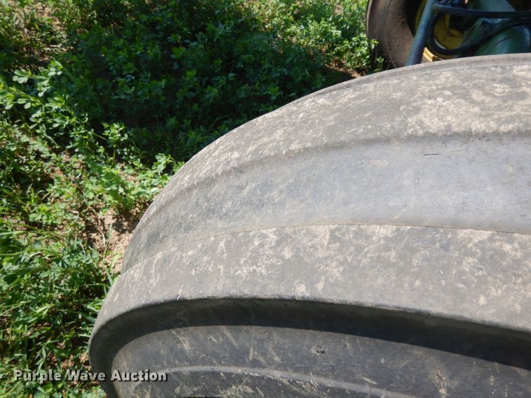 image for item DF6670 1980 John Deere 6620 combine