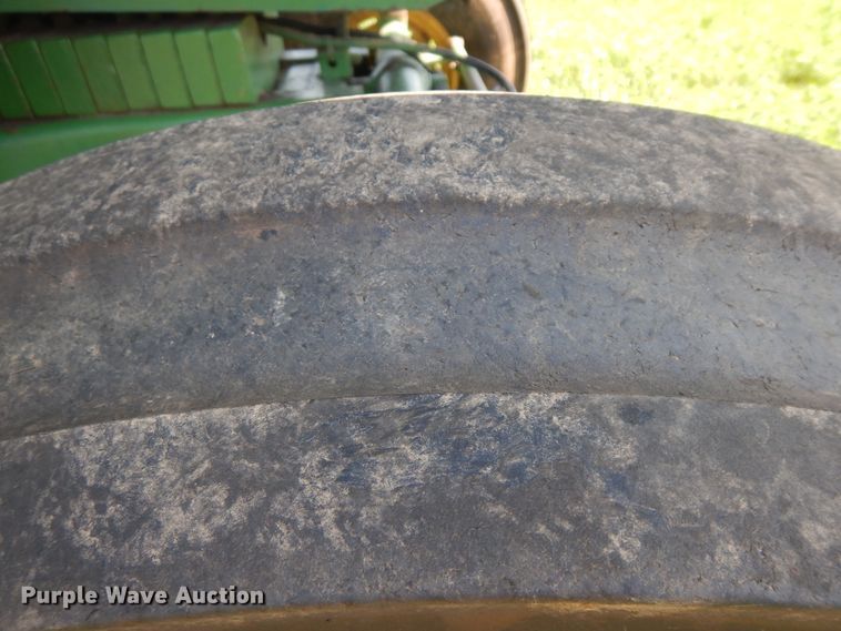 image for item DF6670 1980 John Deere 6620 combine