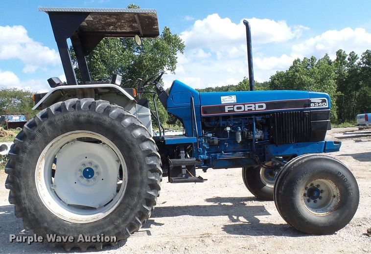 image for item DG2099 1993 New Holland 8340  tractor