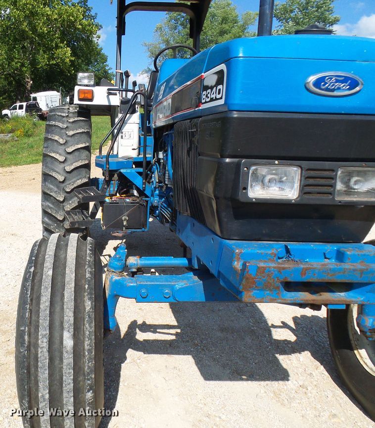 image for item DG2099 1993 New Holland 8340  tractor