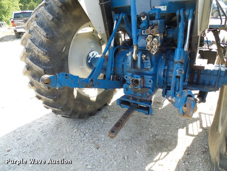 image for item DG2099 1993 New Holland 8340  tractor