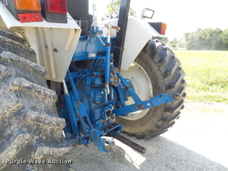 image for item DG2099 1993 New Holland 8340  tractor