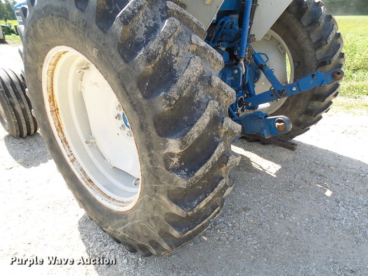 image for item DG2099 1993 New Holland 8340  tractor