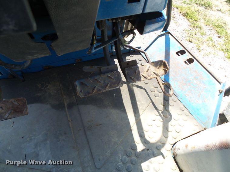 image for item DG2099 1993 New Holland 8340  tractor