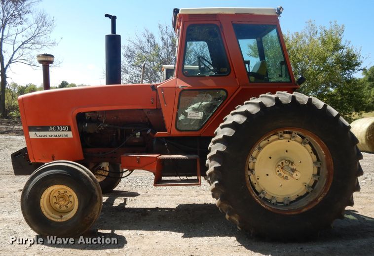 image for item DH0019 Allis Chalmers 7040  tractor