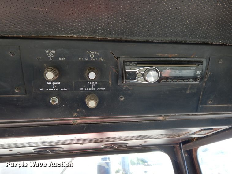 image for item DH0019 Allis Chalmers 7040  tractor