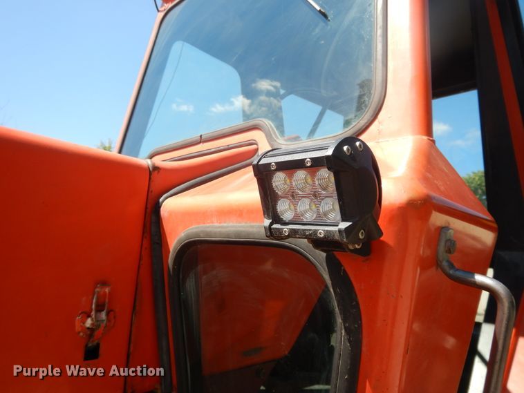 image for item DH0019 Allis Chalmers 7040  tractor