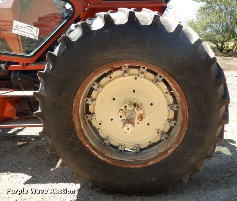 image for item DH0019 Allis Chalmers 7040  tractor