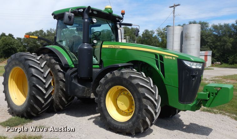 image for item DI7594 2013 John Deere 8285R  MFWD tractor