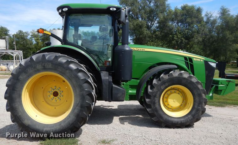 image for item DI7594 2013 John Deere 8285R  MFWD tractor