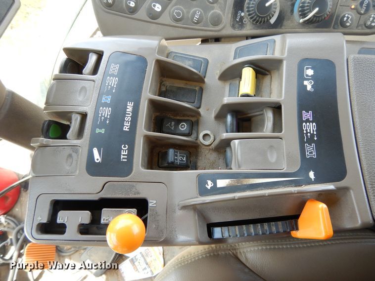 image for item DI7594 2013 John Deere 8285R  MFWD tractor