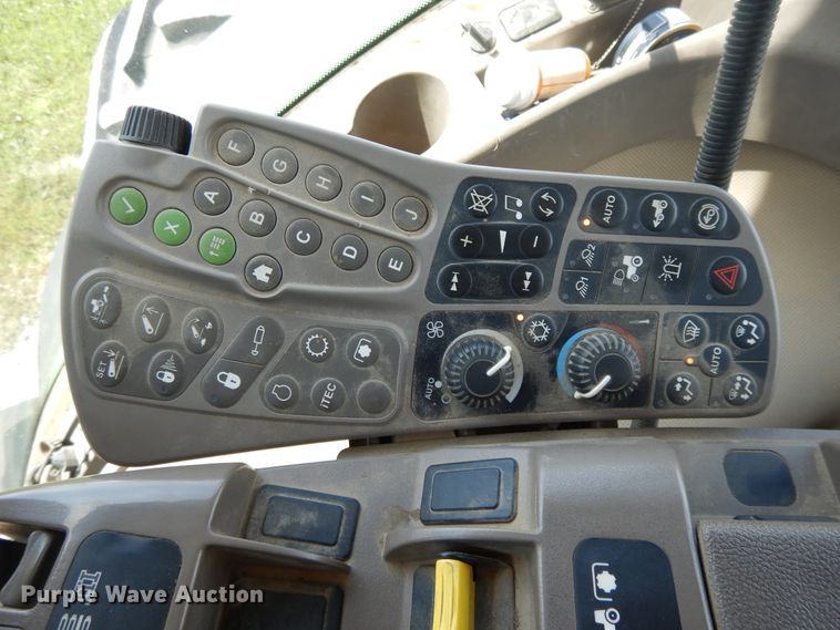 image for item DI7594 2013 John Deere 8285R  MFWD tractor