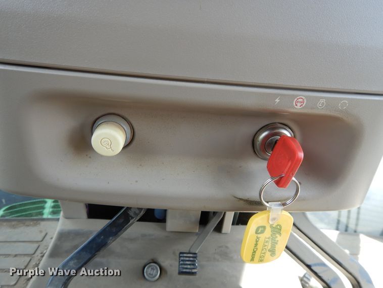 image for item DI7594 2013 John Deere 8285R  MFWD tractor