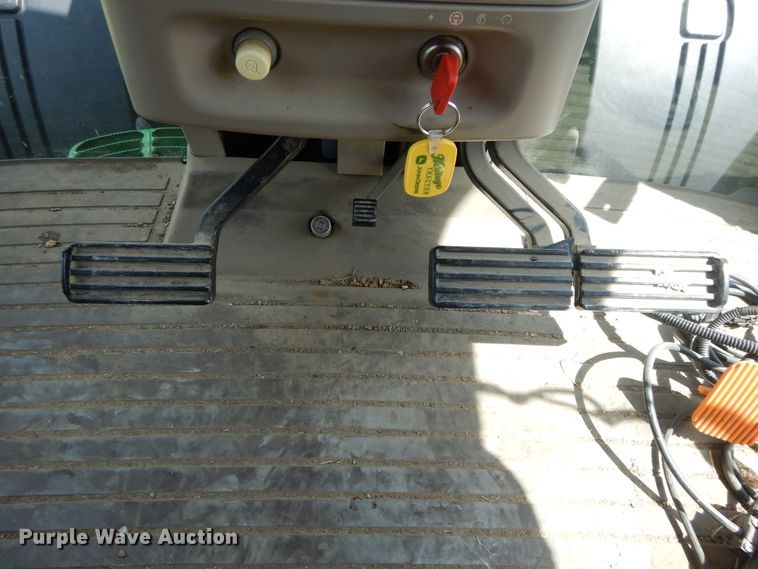 image for item DI7594 2013 John Deere 8285R  MFWD tractor