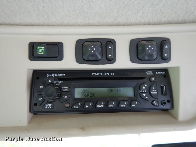 image for item DI7594 2013 John Deere 8285R  MFWD tractor