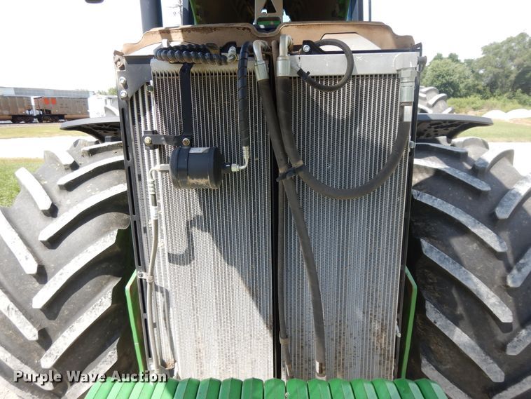 image for item DI7594 2013 John Deere 8285R  MFWD tractor