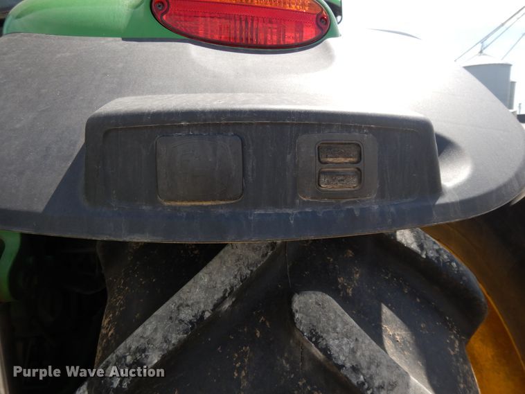 image for item DI7594 2013 John Deere 8285R  MFWD tractor