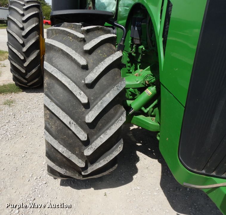 image for item DI7594 2013 John Deere 8285R  MFWD tractor