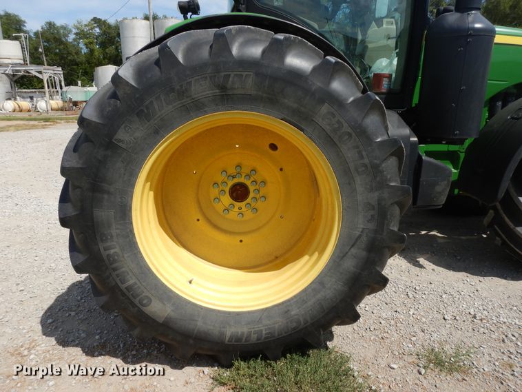 image for item DI7594 2013 John Deere 8285R  MFWD tractor