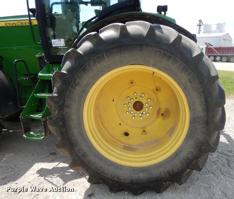 image for item DI7594 2013 John Deere 8285R  MFWD tractor