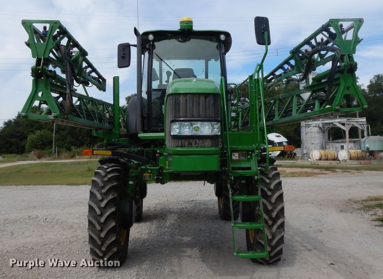 image for item DI7595 2013 John Deere 4630 sprayer