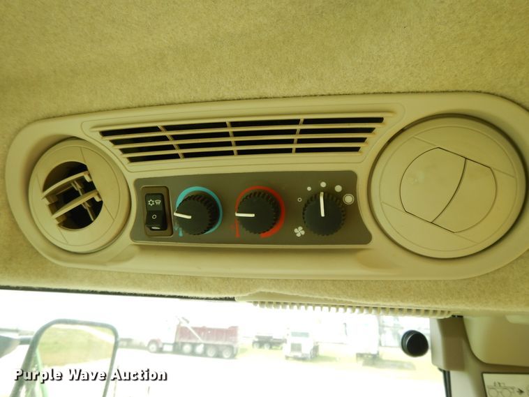 image for item DI7595 2013 John Deere 4630 sprayer