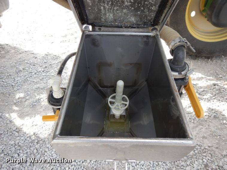 image for item DI7595 2013 John Deere 4630 sprayer