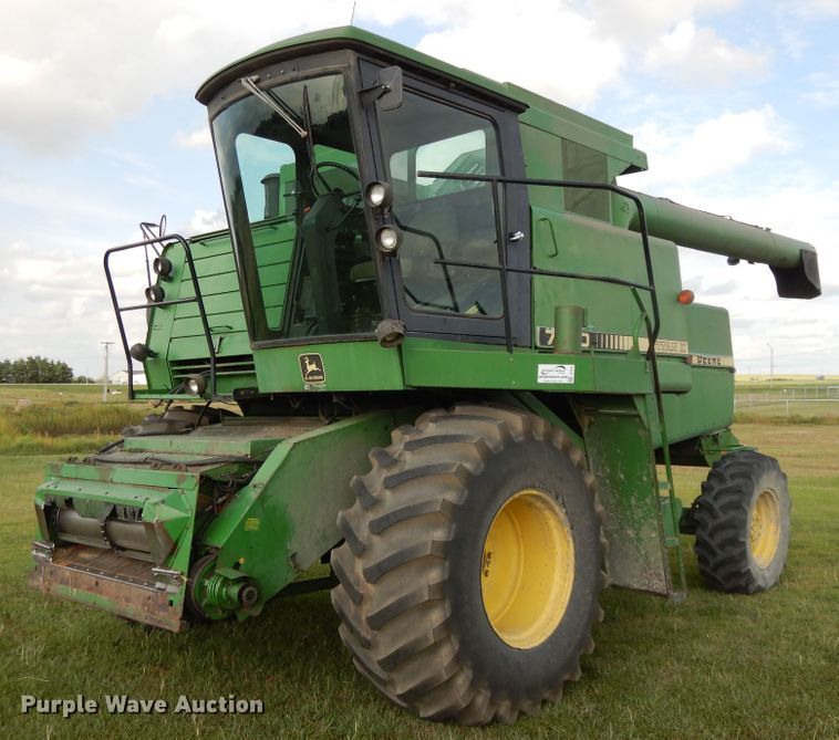 image for item DI7676 1988 John Deere 7720 Titan II RWA combine