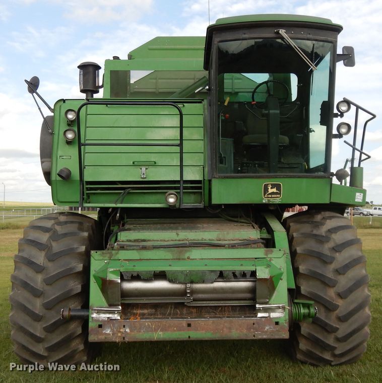 image for item DI7676 1988 John Deere 7720 Titan II RWA combine