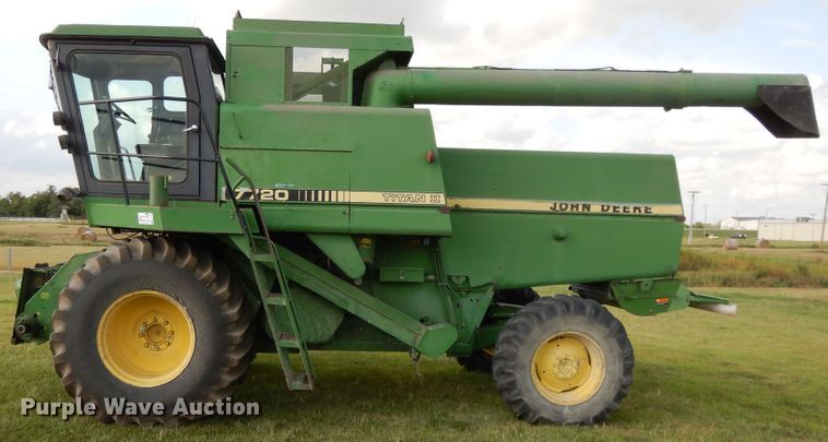 image for item DI7676 1988 John Deere 7720 Titan II RWA combine