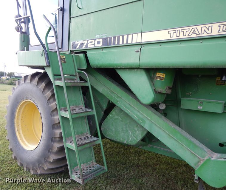 image for item DI7676 1988 John Deere 7720 Titan II RWA combine