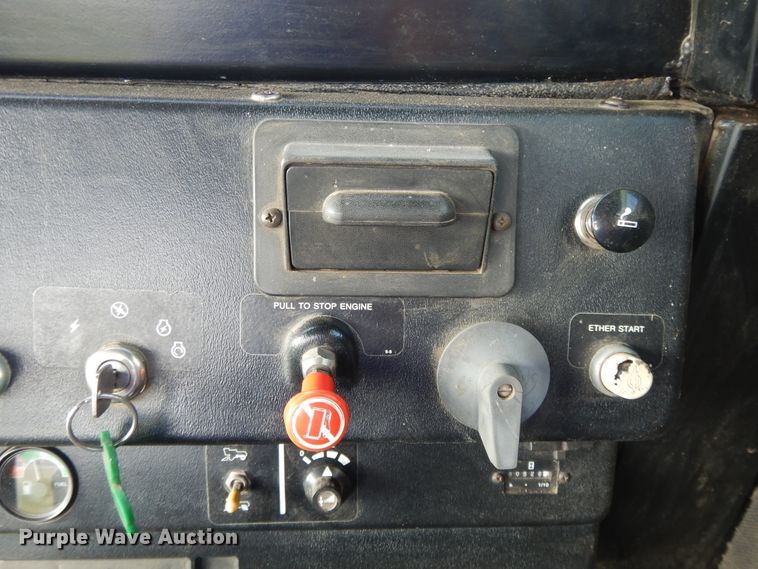 image for item DI7676 1988 John Deere 7720 Titan II RWA combine