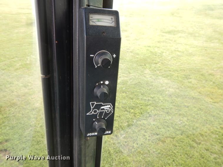 image for item DI7676 1988 John Deere 7720 Titan II RWA combine