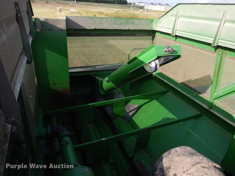 image for item DI7676 1988 John Deere 7720 Titan II RWA combine