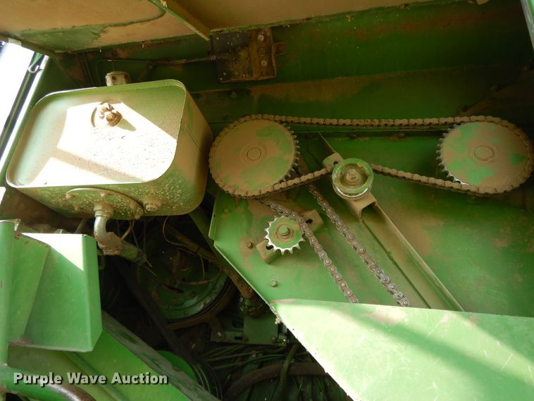 image for item DI7676 1988 John Deere 7720 Titan II RWA combine