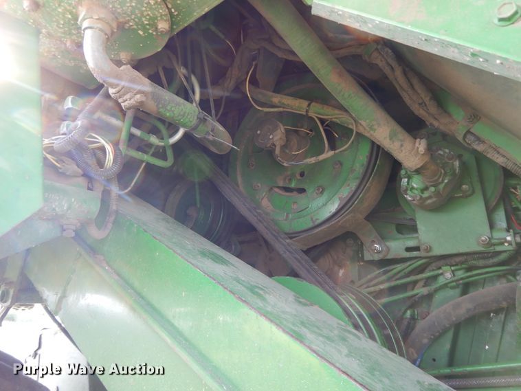 image for item DI7676 1988 John Deere 7720 Titan II RWA combine