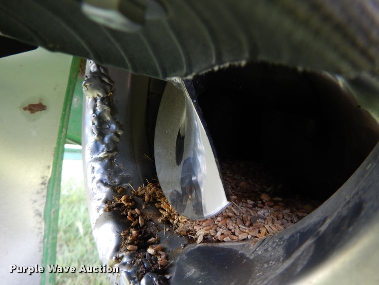 image for item DI7676 1988 John Deere 7720 Titan II RWA combine