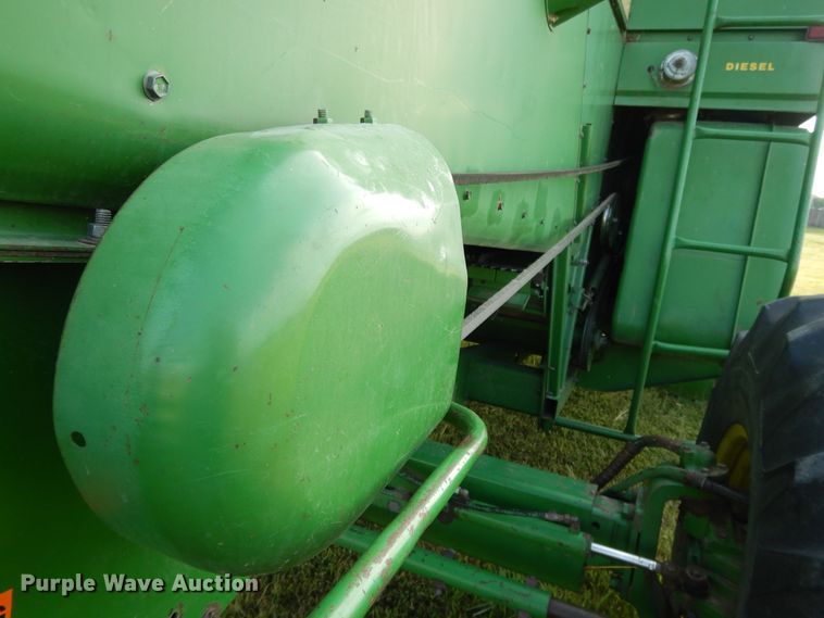 image for item DI7676 1988 John Deere 7720 Titan II RWA combine